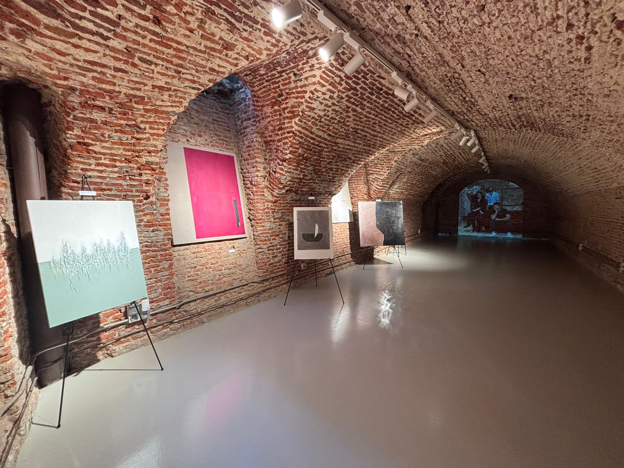 A través del momento 2 Alquila Tu Espacio Pop Up en Madrid | Monbull Corner Belén