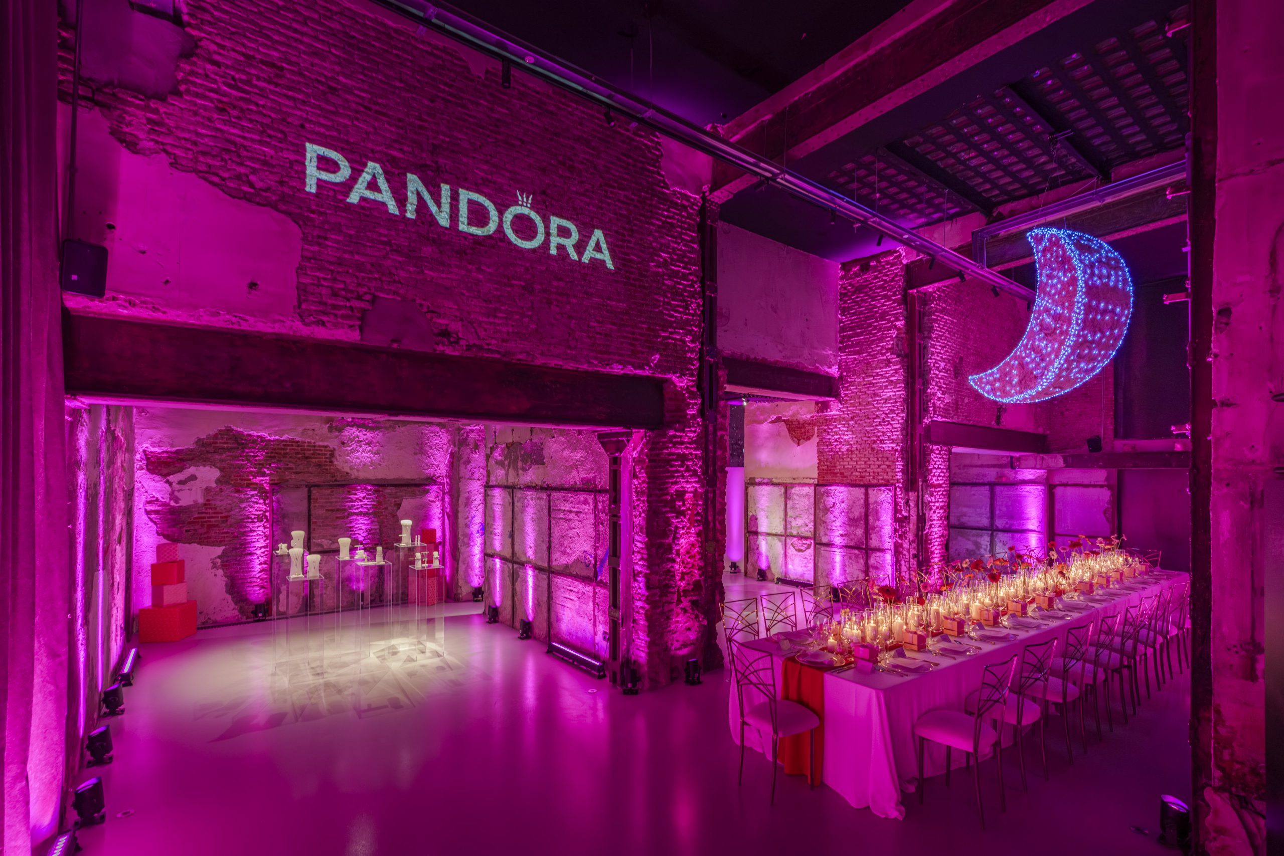 Pandora_CenaNavidad_MakeMake_84 Eventos Corporativos En Madrid – Monbull Conde Duque